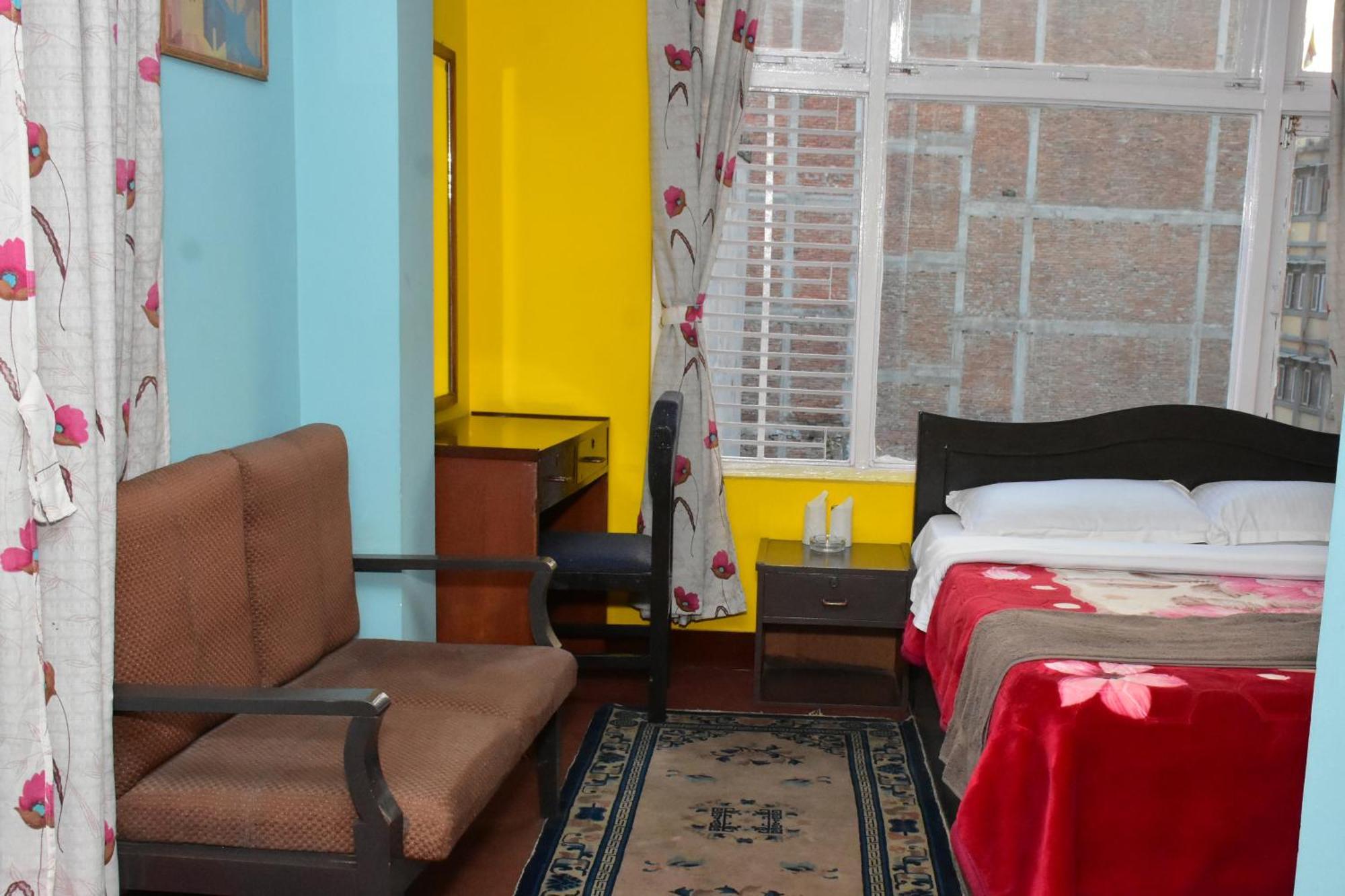 Hotel Discovery Inn Катманду Экстерьер фото