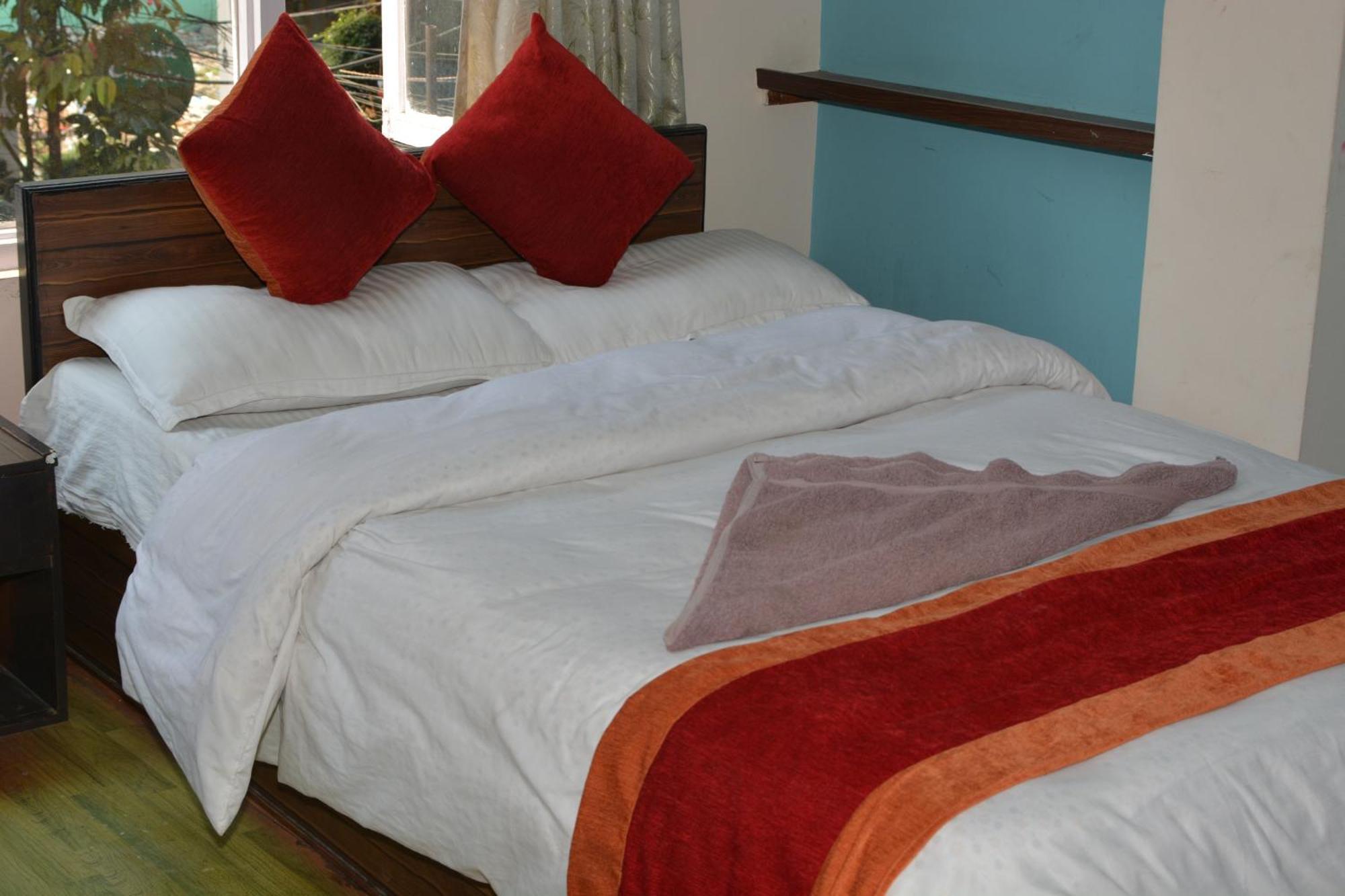 Hotel Discovery Inn Катманду Экстерьер фото