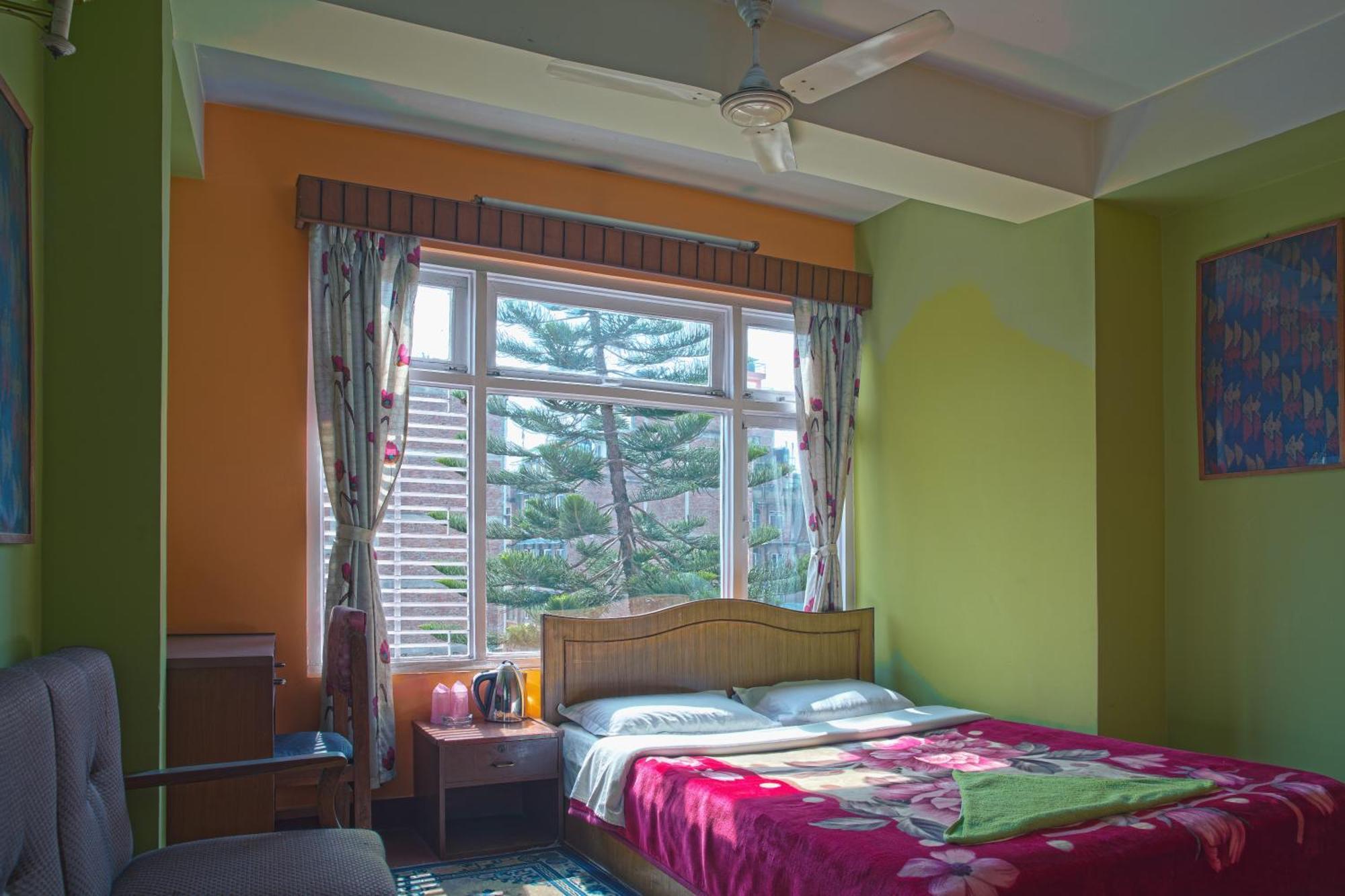 Hotel Discovery Inn Катманду Экстерьер фото
