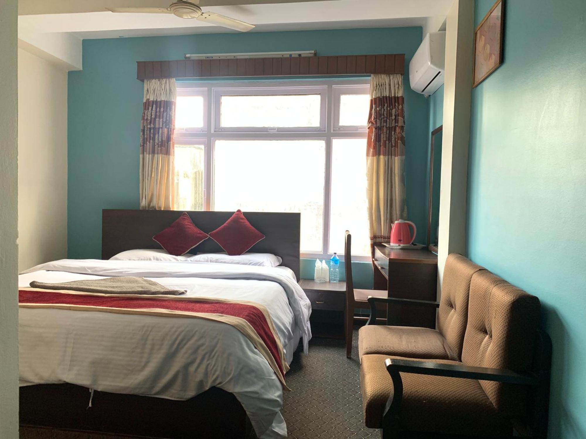 Hotel Discovery Inn Катманду Экстерьер фото