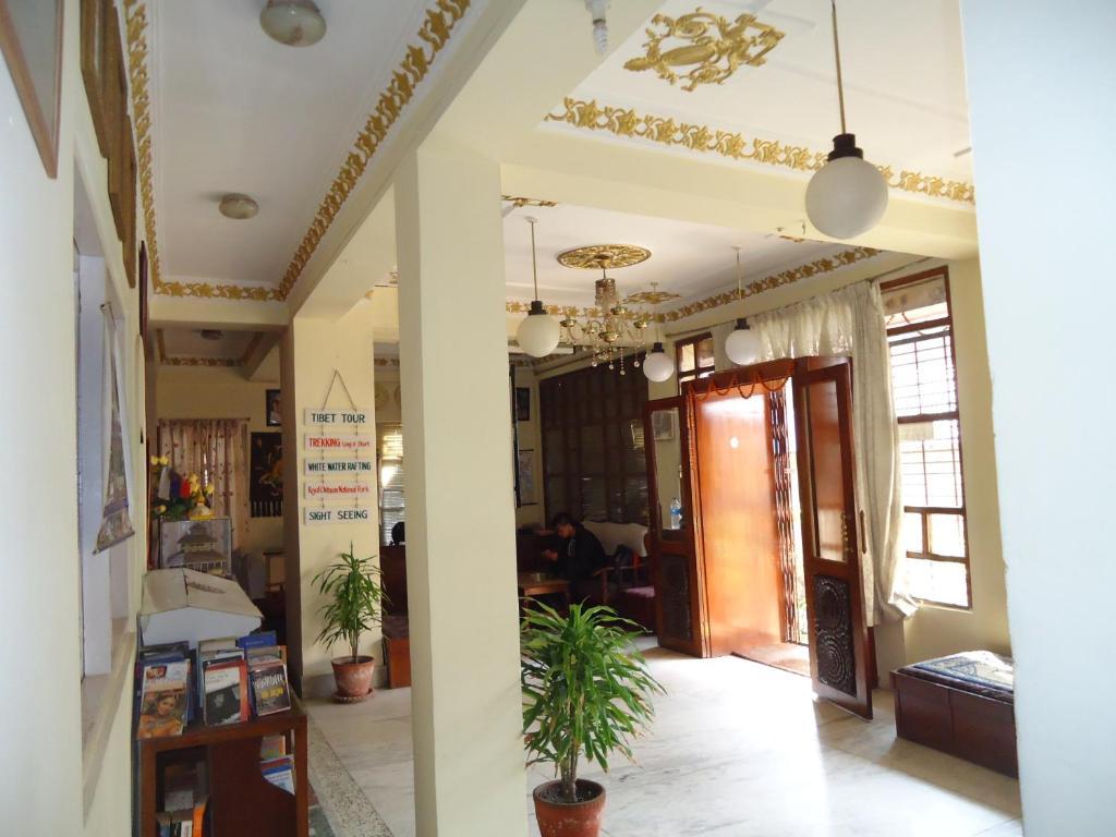 Hotel Discovery Inn Катманду Экстерьер фото